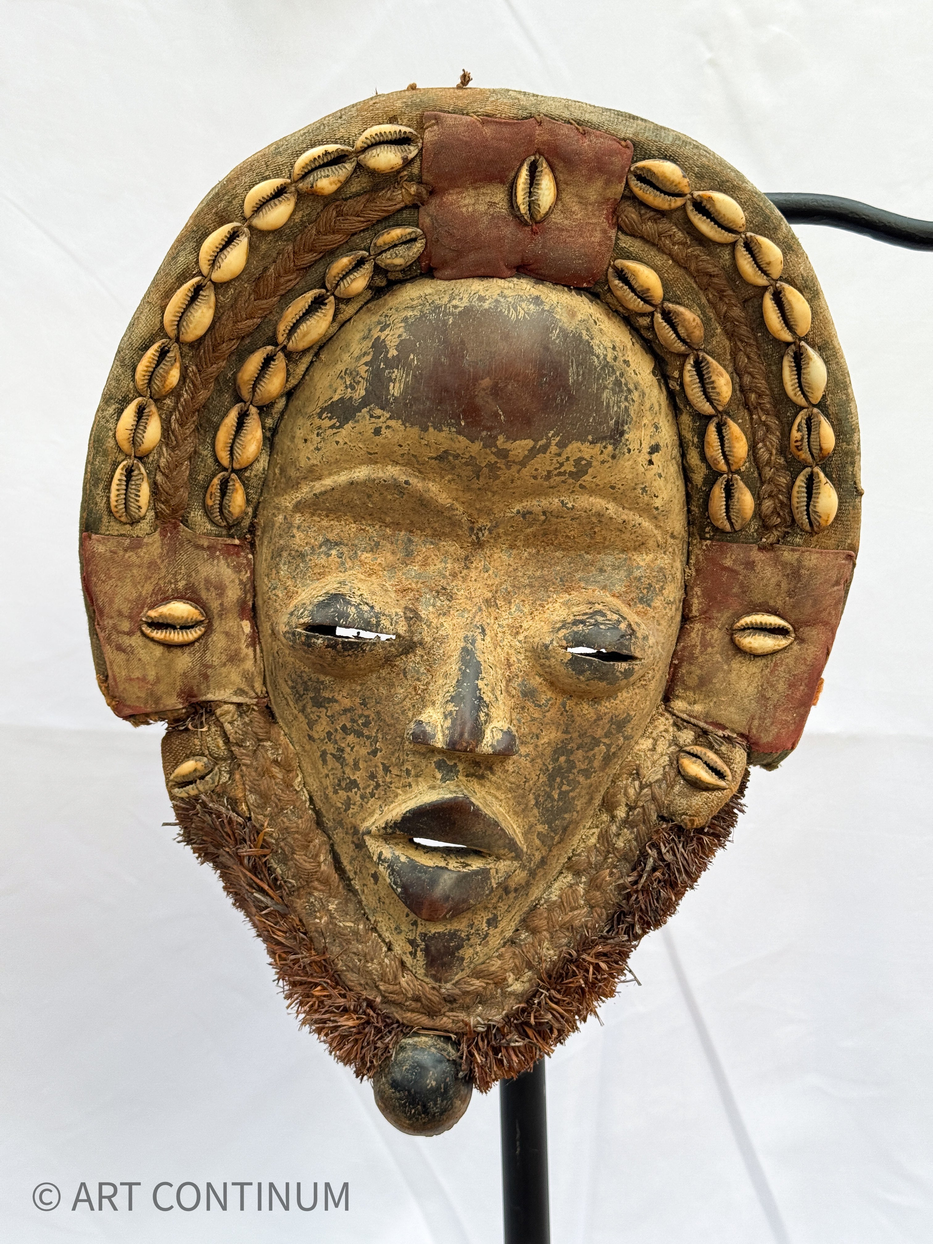 Dan Gle Mask with Cowrie Crown